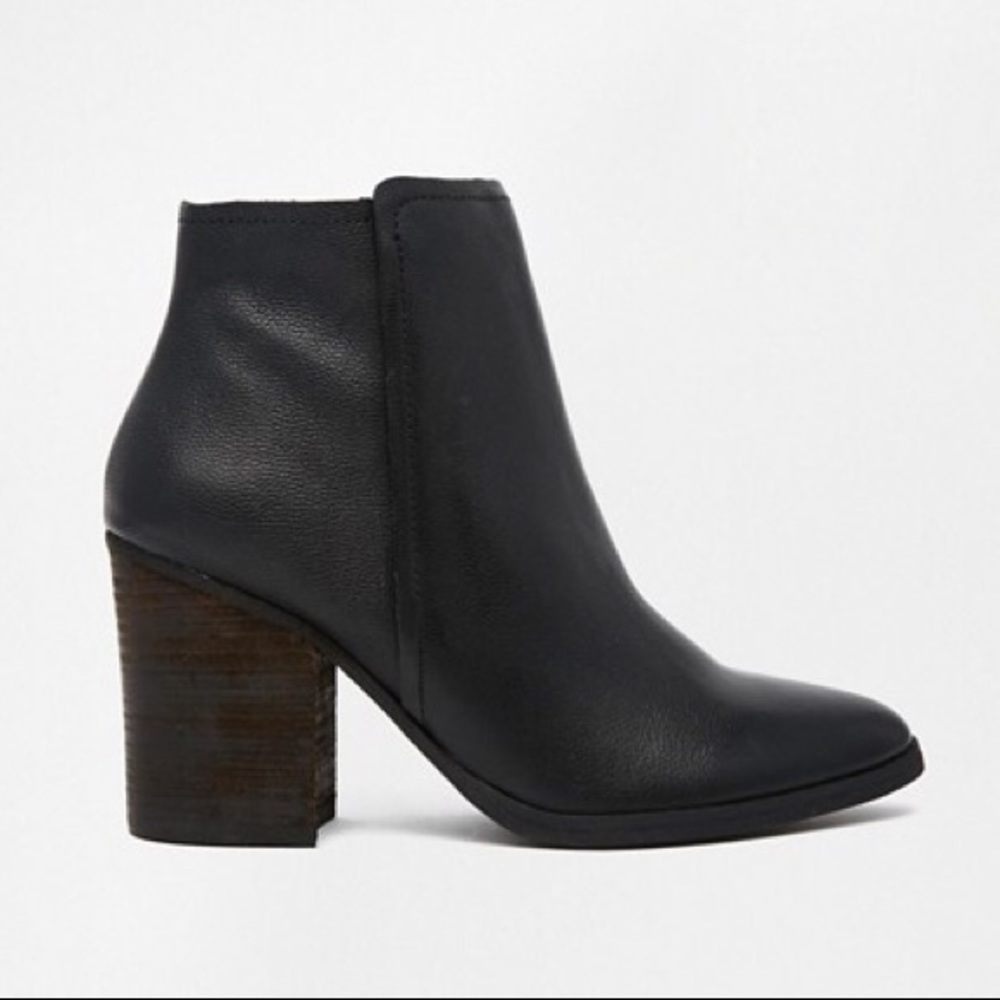 Steve Madden Sterre Black Booties - 6.5